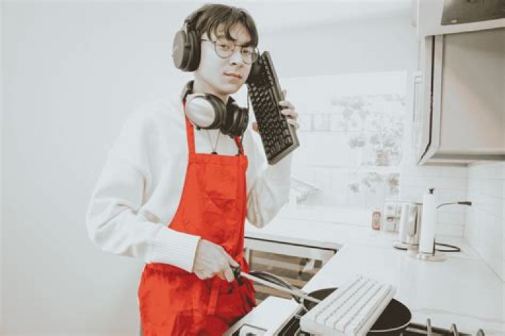 Andy Mineo Biography; Net Worth, Age, Height, Parents, Siblings,Songs And Wife