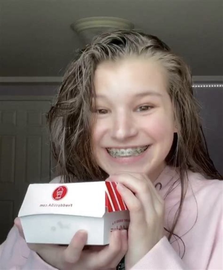 Brooke Monk White Icing | Video Trending On Twitter And Wykop