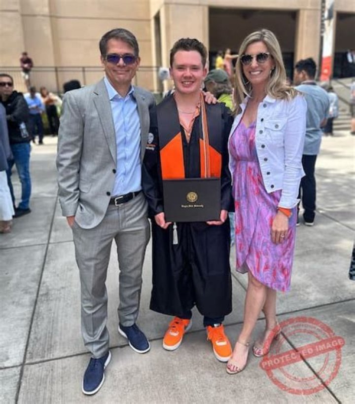 Caitlin Roth Bio, Wiki, Age, Height, Husband, Salary, Net Worth and FOX 5