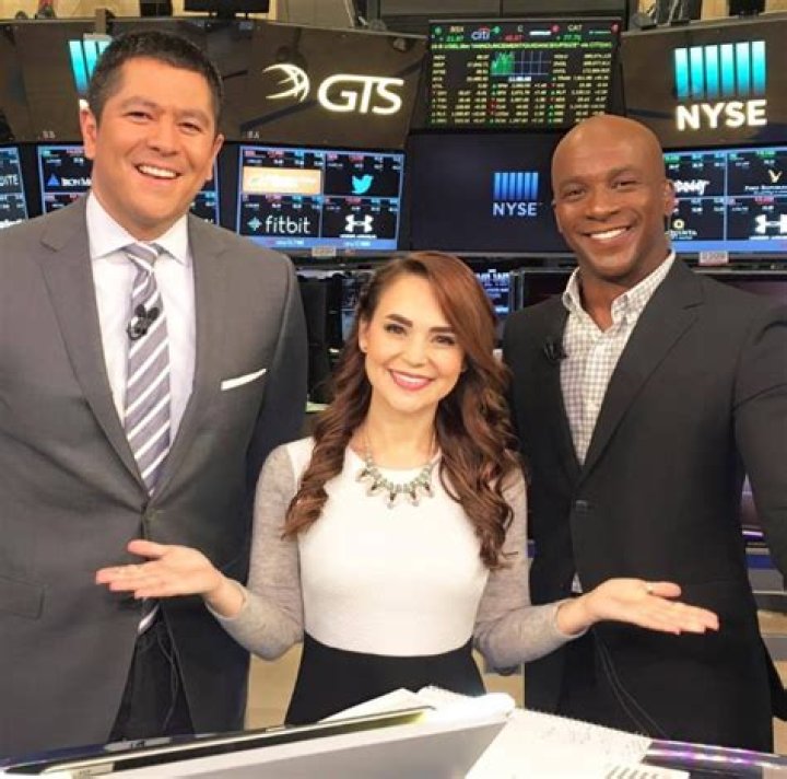 Carl Quintanilla CNBC Bio, Wiki, Age, Height, Family, Husband, Salary, Net Worth and CNBC