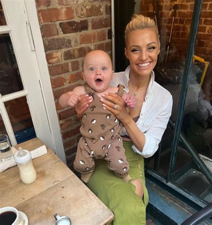 Carley Shimkus Bio Details, Age, Family, Husband, Child, Fox News, Salary, and Net Worth