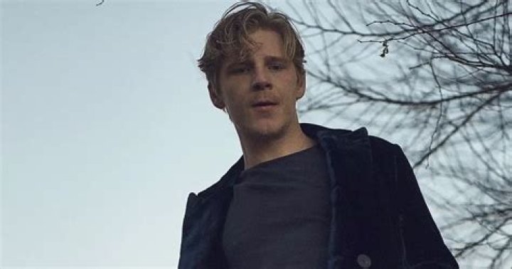 Daniel Webber Biography: Height, Age, Net Worth, Wikipedia, Girlfriend, Movies & TV Shows, Wife, Profession, Instagram