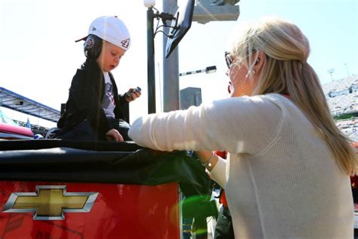 DeLana Lynn Harvick Bio, Age, Net Worth, Kevin, Children, Parents