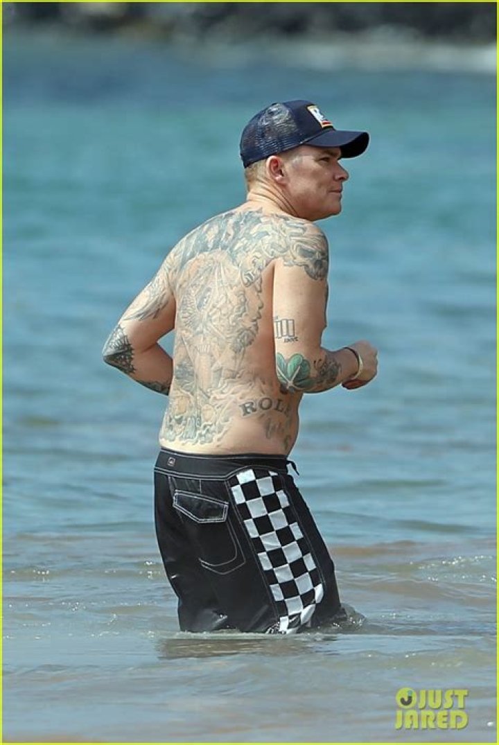 Dominic Carter: Wife, net worth, tattoos, smoking & body facts