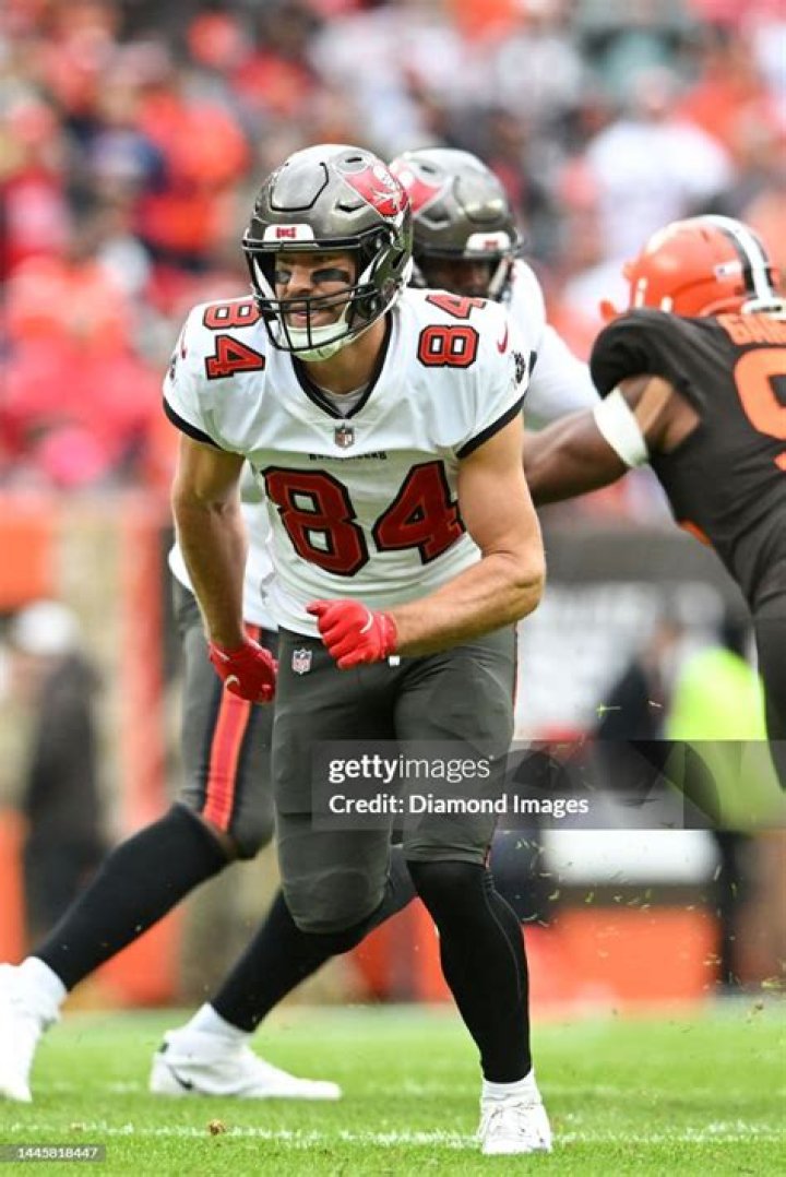 How Old Is Cameron Brate? Age And Facts To Know