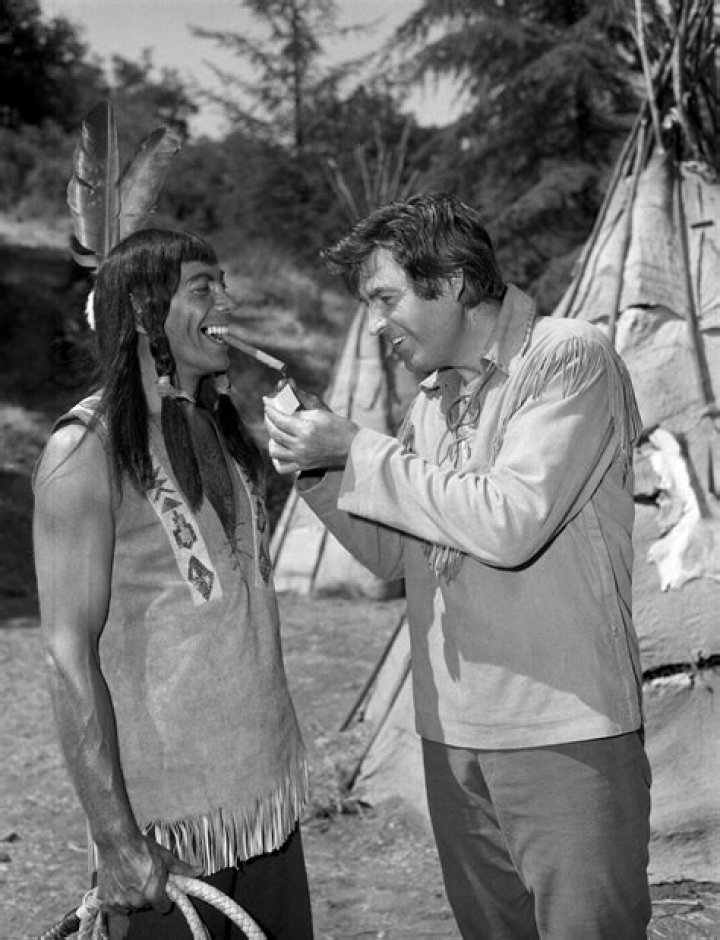 Jeanne Arnold: Who is Ed Ames wife?