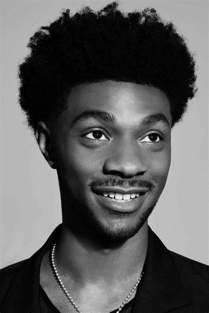 Jonathan Daviss Height, Age, Birthday, Wiki, Biography, Girlfriend, Instagram