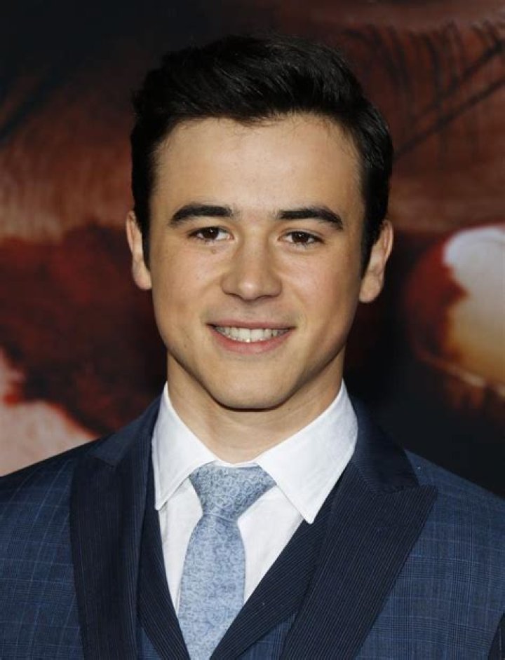 Keean Johnson Biography, Age, Alita, Hugo, Wife, Height, Movies, Worth, Shows and Instagram