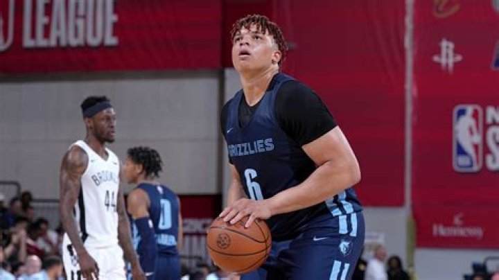 Kenny Lofton Jr Height: How tall is Kenny Lofton Jr?