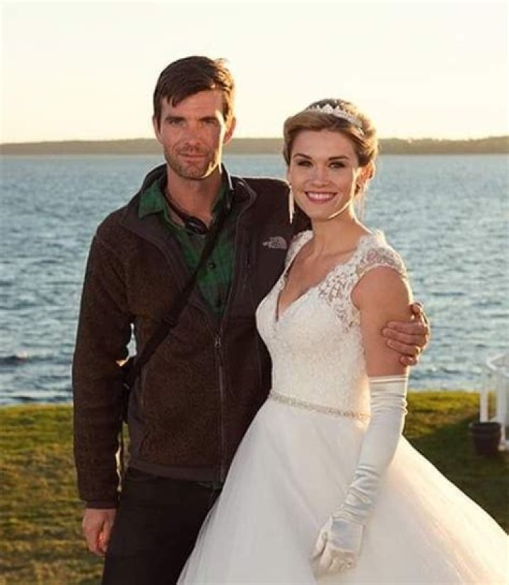 Kirsty Hinchcliffe: Lucas Bryant Wife, Their Married Life