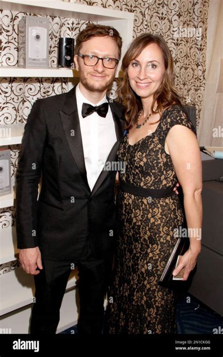 Liz Cackowski: Husband, net worth, tattoos, smoking & body measurements