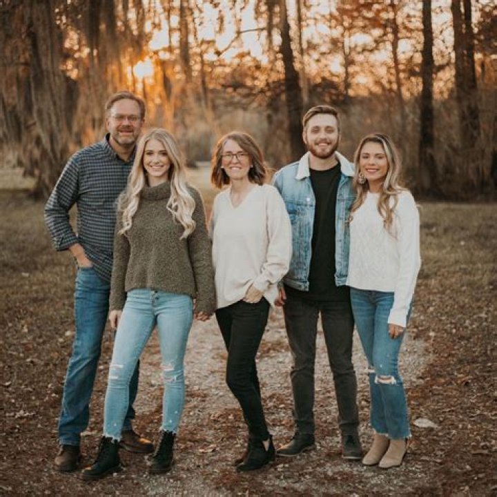 Loren Larson Family, Wife, Hand, Wikipedia, Age, Ministries, Net Worth