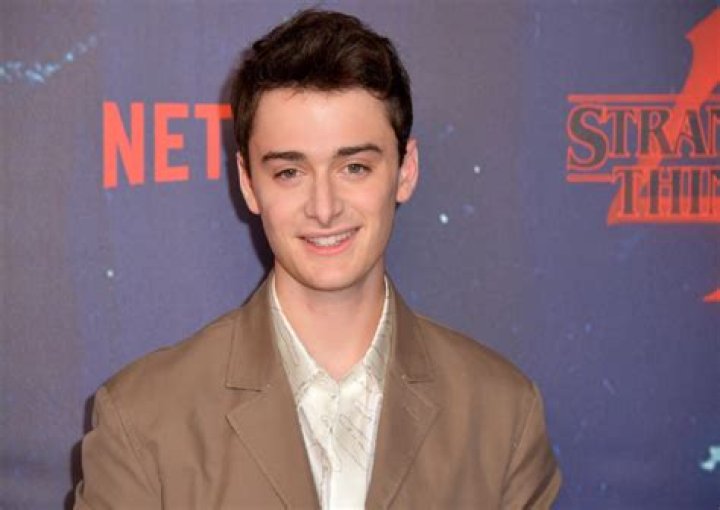 Noah Schnapp Height, Biography, Wiki, Age, Girlfriend, Net Worth