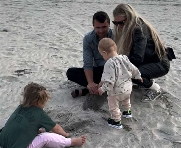 Qavi Khan Kids With His Wife | Meet His 4 Children- 2 Son Adnan And Mehran And 2 Daughter Mehnaz Qavi