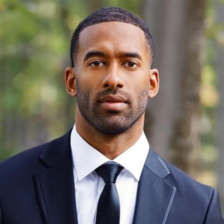 Sara James | Bio, Age, Net Worth, Relationship, Career