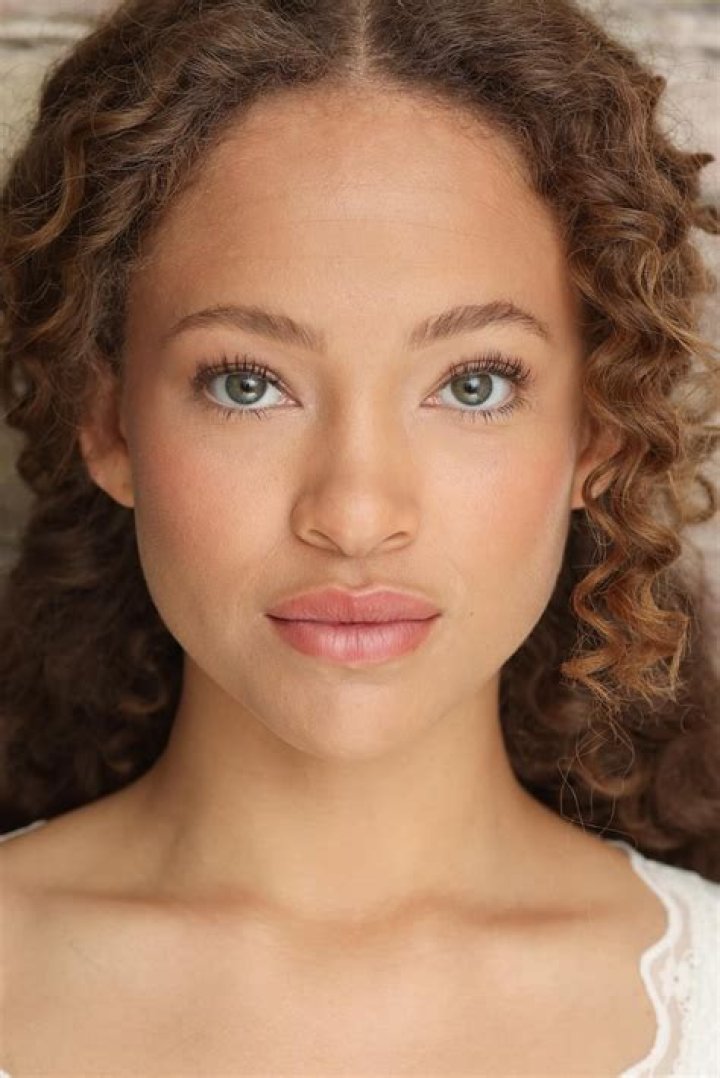 Shelby Simmons Bio, Wiki, Age, Net Worth, Height, Parents, Movies, Bunk’d