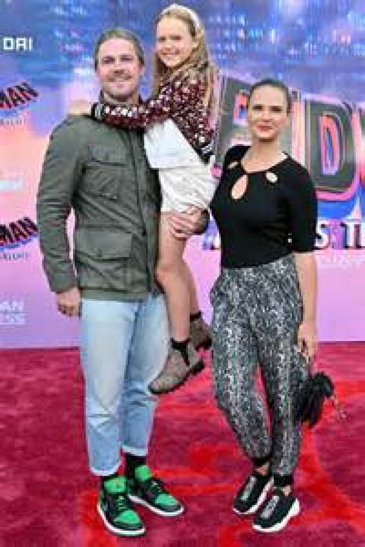 Stephen Amell – Bio, Wife, Family, Net Worth