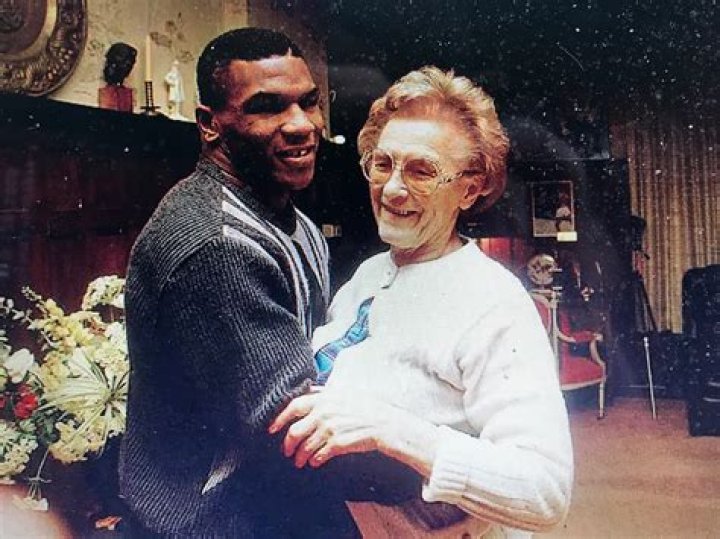 Who are Chris Tyson’s parents? Their attitude toward his gender transformation