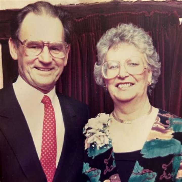 Who Is Connie Elkins? Details To Know About Darren Elkins Wife