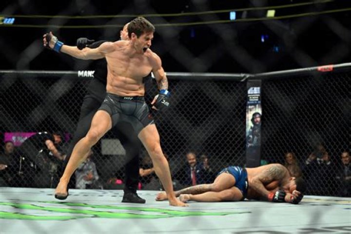 Who is Jake Gyllenhaal fighting in UFC? Was Jake Gyllenhaal UFC fight real?